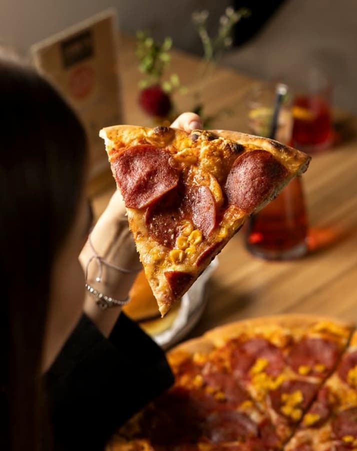 Pizza mit Salami
